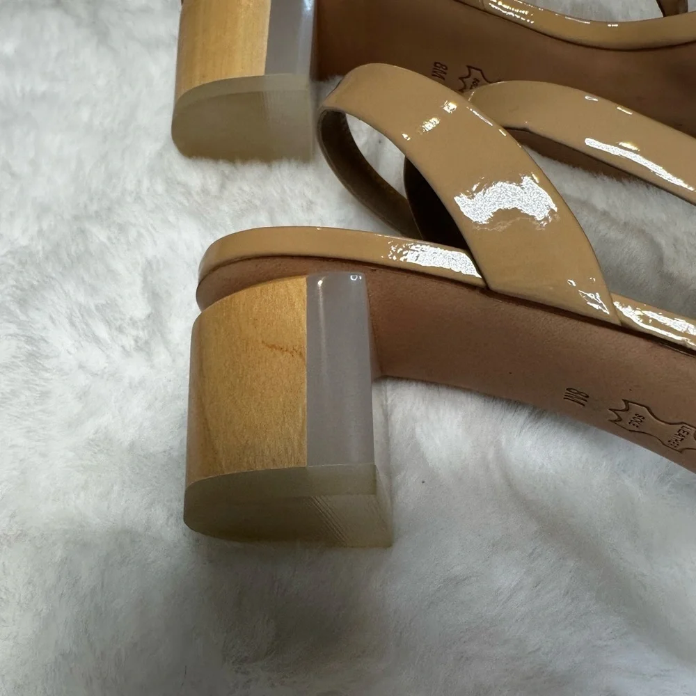 Tory Burch Patent Leather Bubble Sandals in Tan